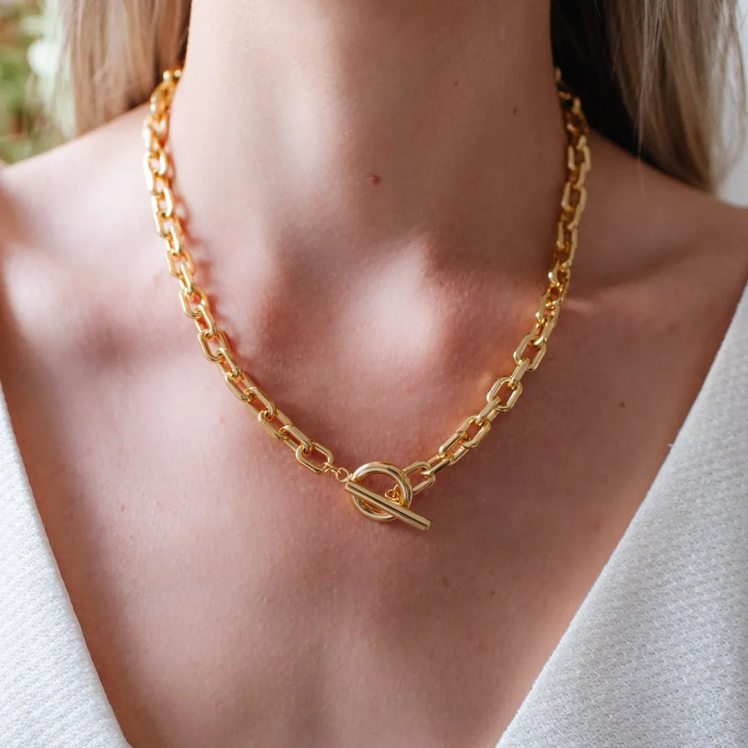 FRAICHE LUXE TOGGLE NECKLACE - GOLD