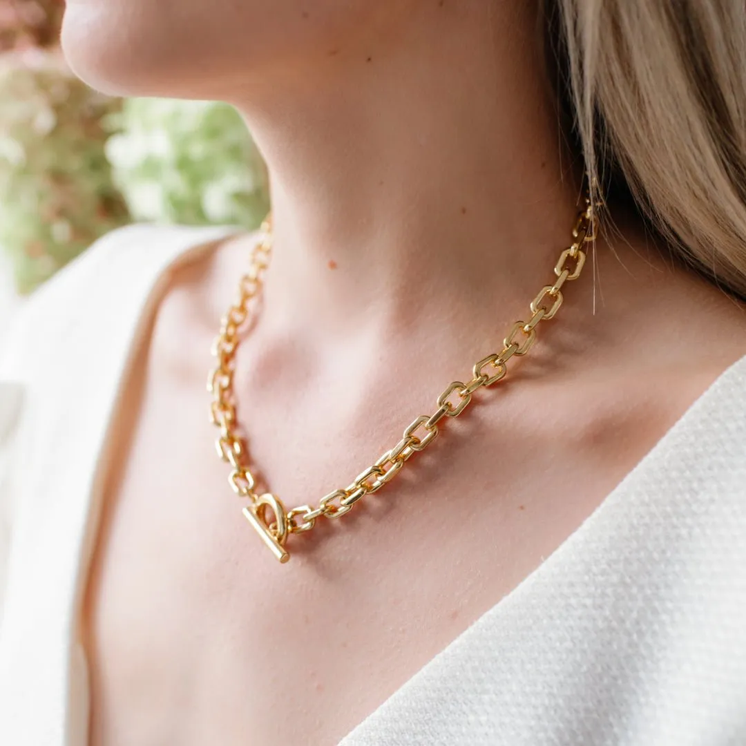 FRAICHE LUXE TOGGLE NECKLACE - GOLD