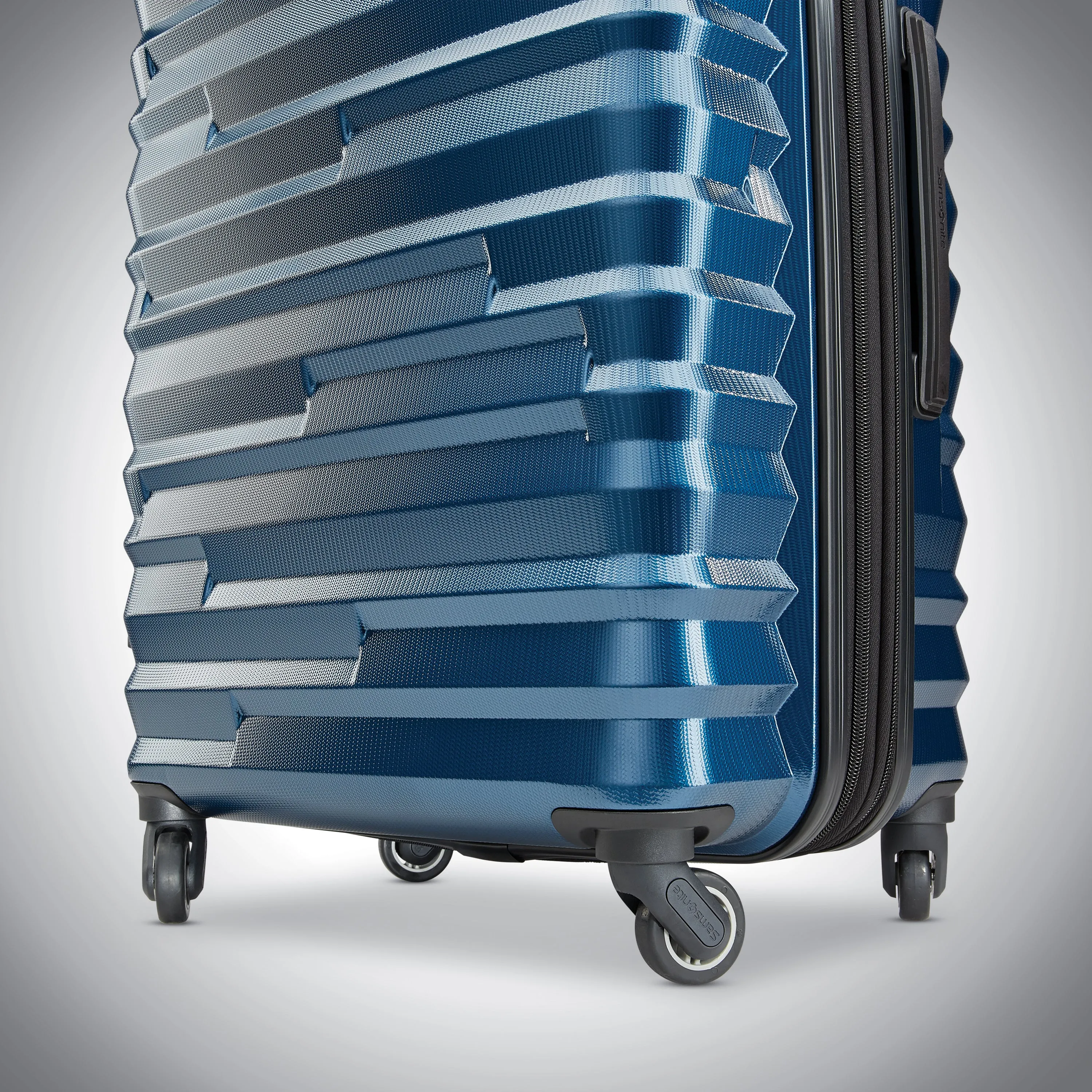 Samsonite Ziplite 4.0 Carry-On Expandable Spinner